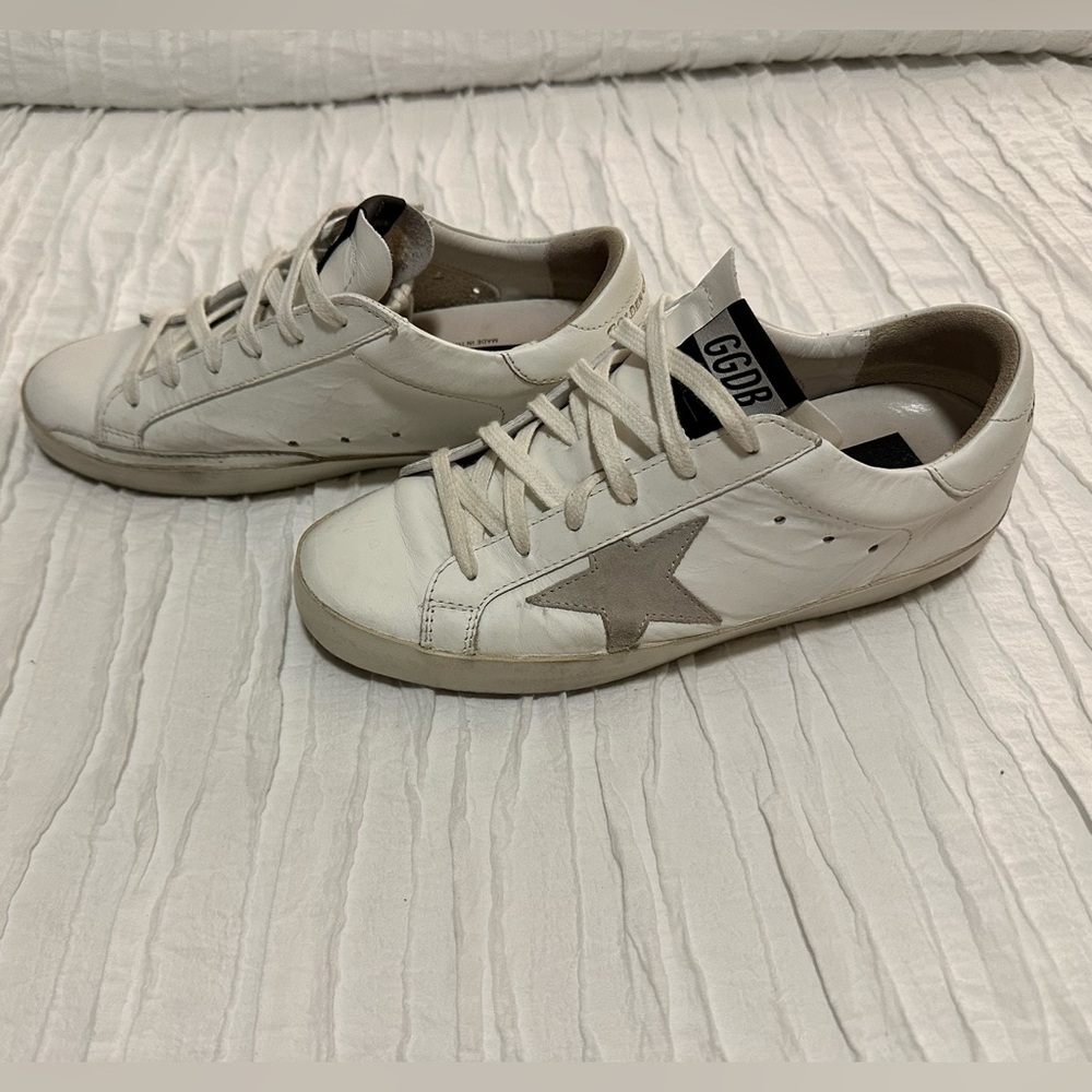 Authentic Golden Goose low-top leather sneakers. Size 8